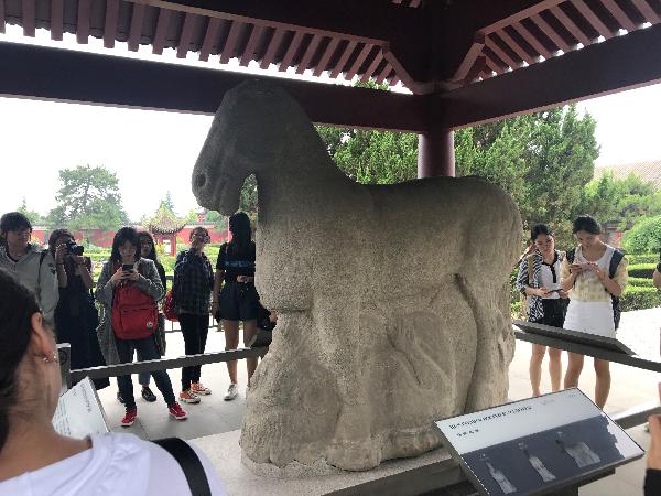 图5. “马踏匈奴”石刻 图5. “马踏匈奴”石刻